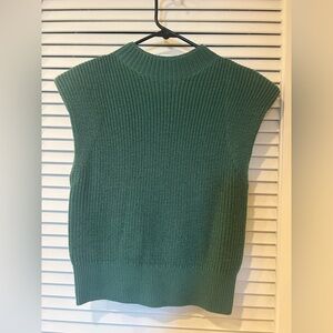 Green wool short sleeve sweater with shoulder pads